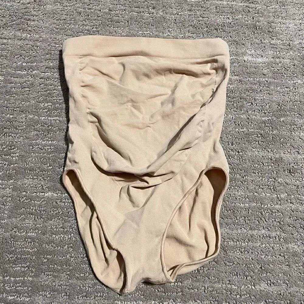 SKIMS Maternity Sculpting High Waisted Brief Nude/Clay XXS/XS NWOT